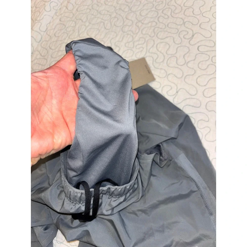 Nike Challenger Dri-FIT Mens 7 Inch Running Shorts Grey Standard Fit Size Small